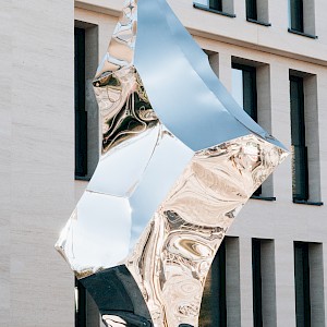 The "Elyx" project is sold out, welcoming its first occupants as well as its monumental artwork.