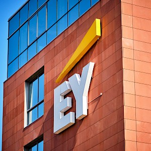 Eaglestone completes its first transaction in Flanders and takes over the current headquarters of the financial services firm "EY".